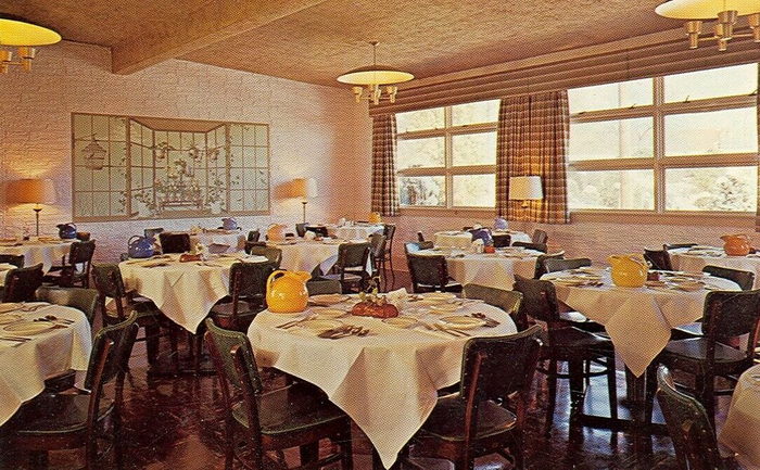 Stricklands Mountain Inn and Cottages - Postcard (newer photo)